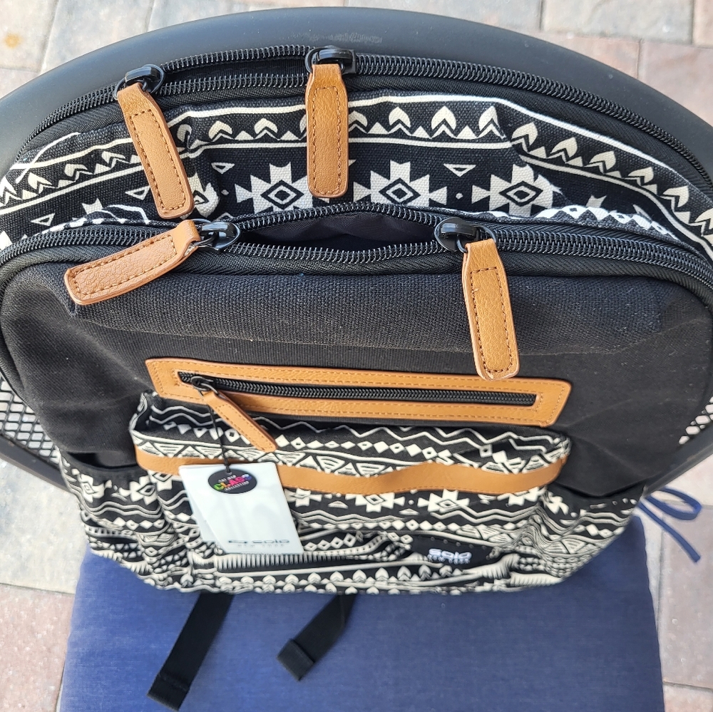 Backpack - Picture 2 of 4